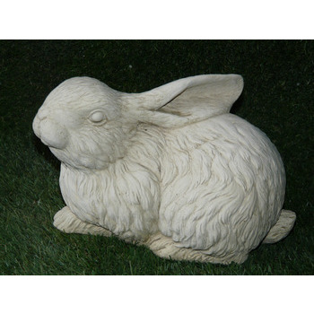 Lapin couché en pierre reconstituée - H. 17 cm